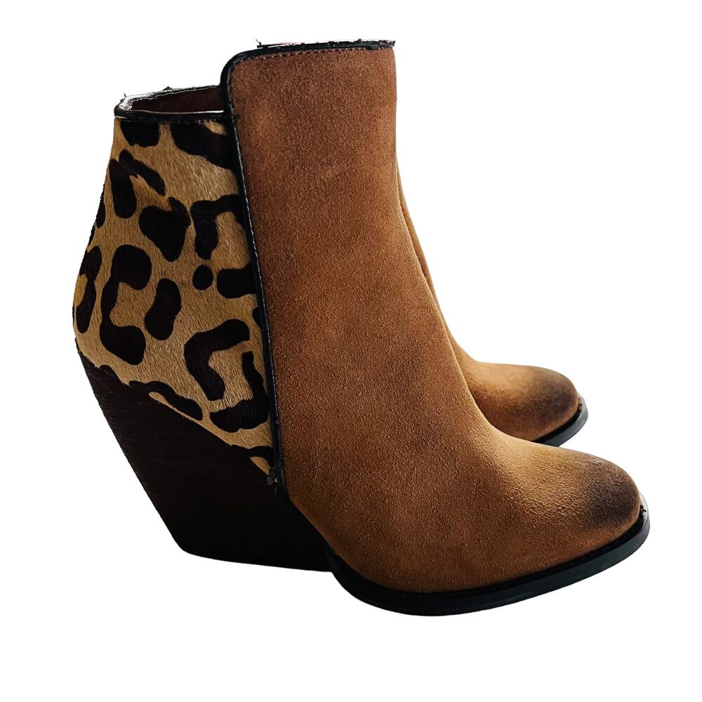 Very Volatile Leopard Calf Hair Leather Ankle Chelsea Booties Size 6.5 NEW - Picture 7 of 7